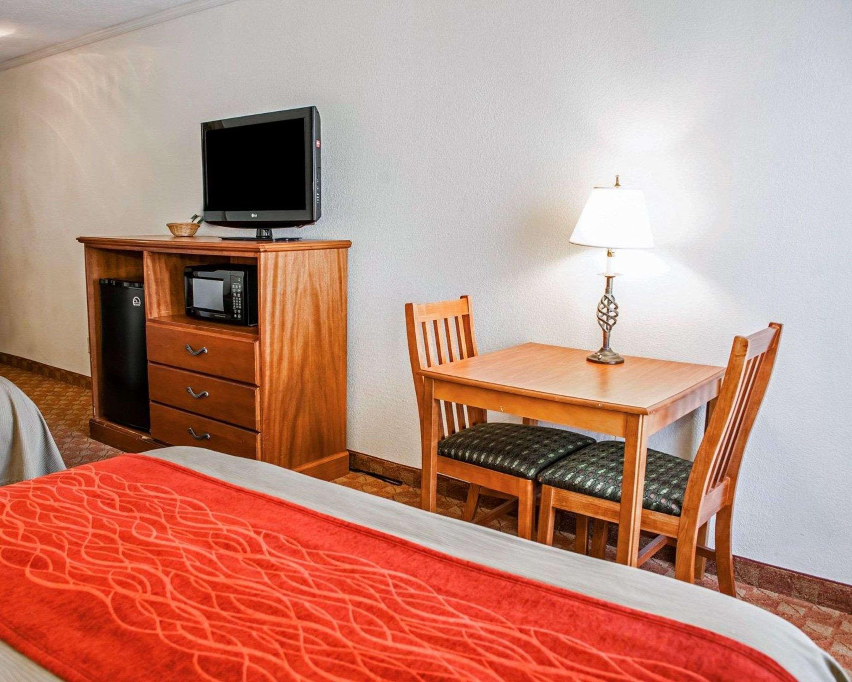 Comfort I-65 Inn 3*